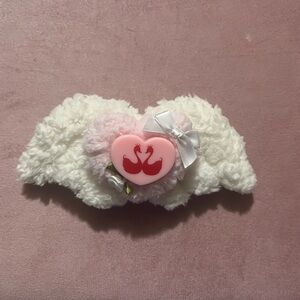 Metamorphose Kawaii Cherub wing hair pin brooche